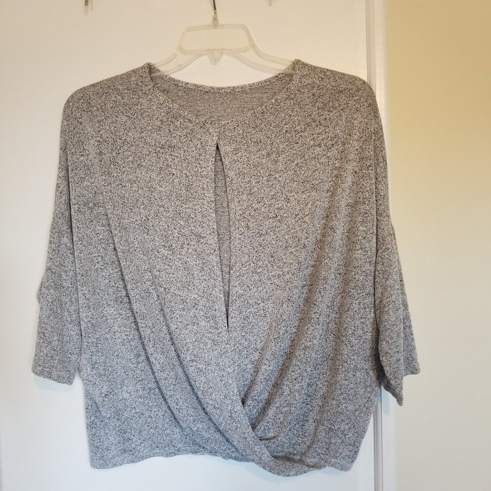 Cliche' Gray Crop 3/4 Sleeve Open Back Sweater (size L)